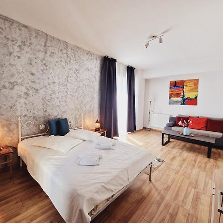 Ultracentral 5* Boutique Hotel Style Apartment. Brand New. 2 Rooms. Spacious. Free Parking Kluž Exteriér fotografie